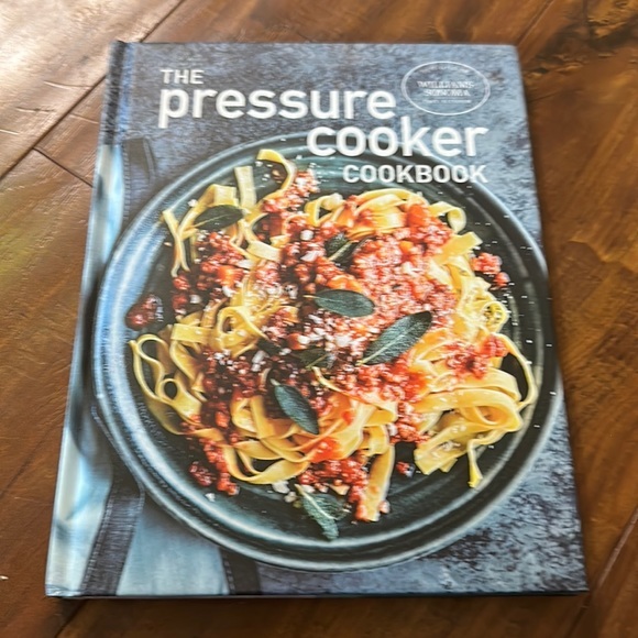 Williams Sonoma Test Kitchen
Pressure Cooker‎ cookbook - Picture 1 of 2